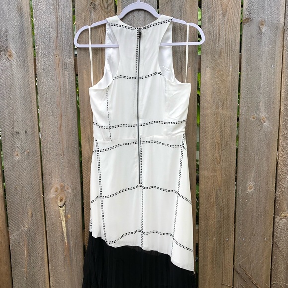*Line & Dot | Ryder Pleat Maxi Dress Size M - Picture 8 of 11